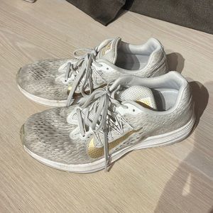 Nike size 9 running shoes